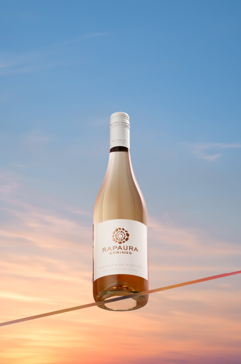 Вино розовое полусухое Rapaura Springs Sauvignon Blanc Blush Marlborough  урожая 2022 года 0.75 л (Рапаура Спрингс Совиньон Блан Блаш Мальборо),  купить в магазине в Ростове-на-Дону - цена, отзывы