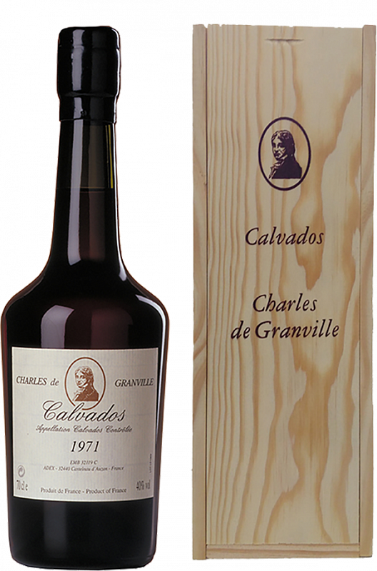 Шарль де Гранвиль 1971 Кальвадос AOC в подарочной упаковке 1971 0.7 л