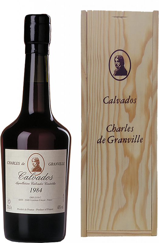 Шарль де Гранвиль 1984 Кальвадос AOC в подарочной упаковке 1984 0.7 л