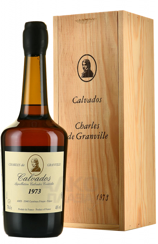 Шарль де Гранвиль 1973 Кальвадос AOC в подарочной упаковке 1973 0.7 л